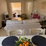 Apartment Spacious By The Sea