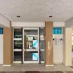 Apartment Spacious By The Sea