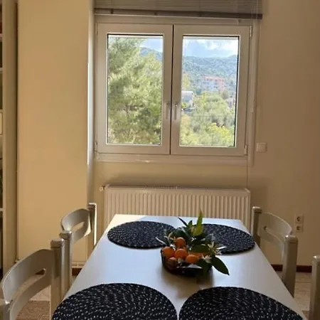 Spacious By The Sea 아파트